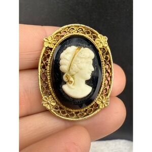 Vintage Cameo Brooch Gold Tone Black